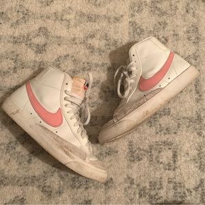 Nike Womens Pink Blazer Mid ‘77 Hi Top Sneaker